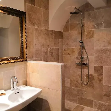 Le 9 De Cour, Caouette Oda ve Kahvaltı