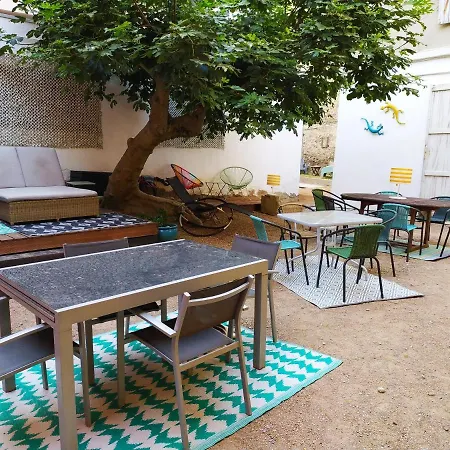 Le 9 De Cour, Caouette Oda ve Kahvaltı 3*