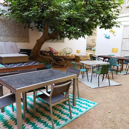 Le 9 De Cour, Caouette Bed & Breakfast *