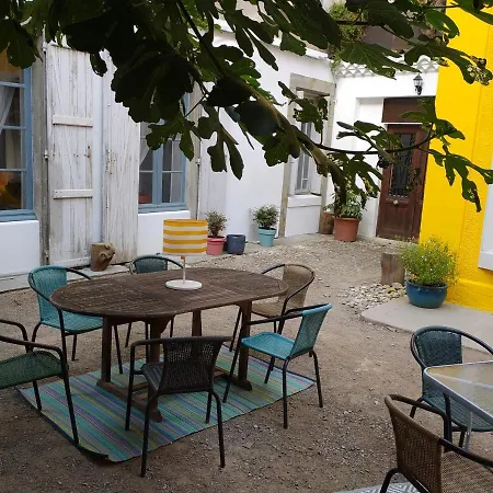 Le 9 De Cour, Caouette Bed & Breakfast *