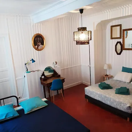 Le 9 De Cour, Caouette Bed & Breakfast *