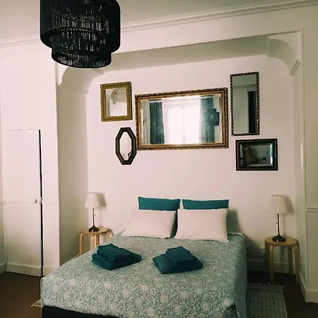 Le 9 De Cour, Caouette 3* قرقشونه