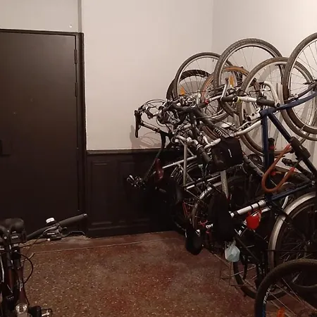 Le 9 De Cour, Caouette قرقشونه