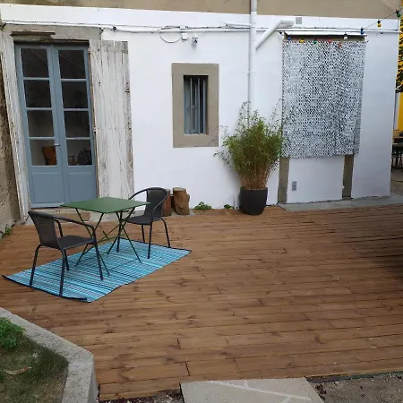 Le 9 De Cour, Caouette قرقشونه